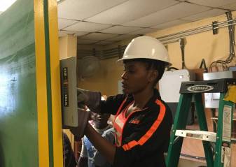 Inclusion de jeunes femmes dans des métiers non traditionnels de la construction