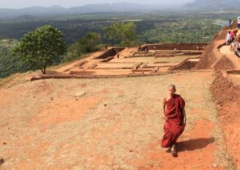 Des emplois pour les femmes et les jeunes dans le secteur du tourisme